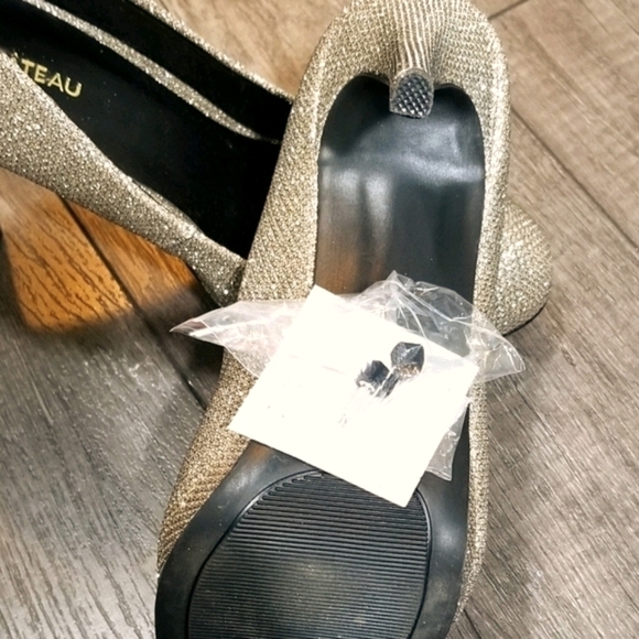 Le Chateau Pumps Size 8 US  38 EU Gold Sparkle Platform - Picture 7 of 7